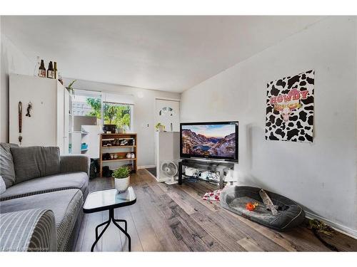 105 Ward Avenue, Hamilton, ON - Indoor Photo Showing Living Room