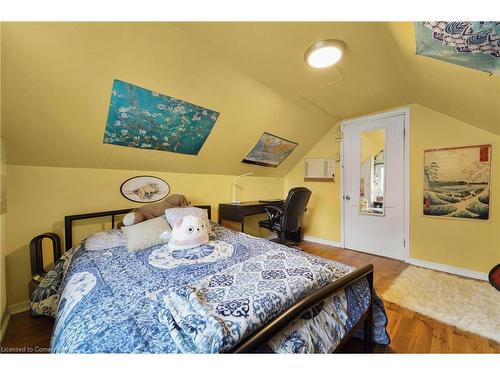 105 Ward Avenue, Hamilton, ON - Indoor Photo Showing Bedroom