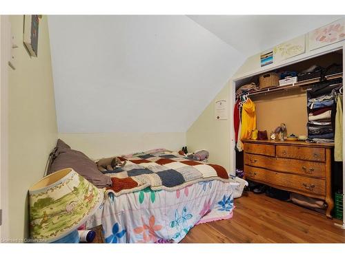 105 Ward Avenue, Hamilton, ON - Indoor Photo Showing Bedroom