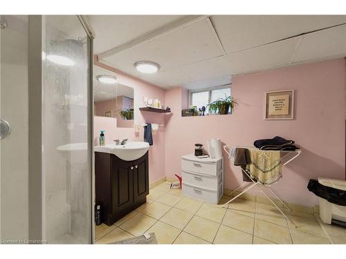 105 Ward Avenue, Hamilton, ON - Indoor Photo Showing Bathroom