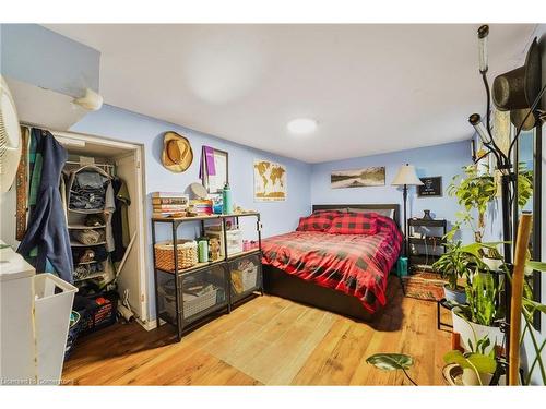 105 Ward Avenue, Hamilton, ON - Indoor Photo Showing Bedroom