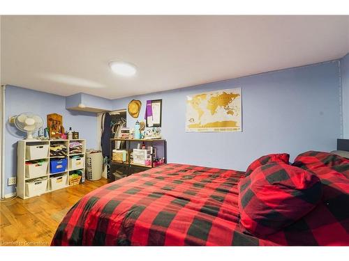 105 Ward Avenue, Hamilton, ON - Indoor Photo Showing Bedroom