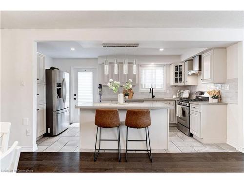 22 Garden Crescent, Hamilton, ON - Indoor Photo Showing Kitchen