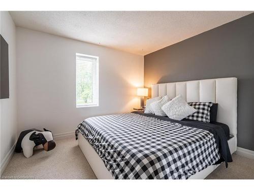 16 Noble Kirk Drive, Flamborough, ON - Indoor Photo Showing Bedroom