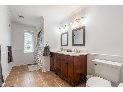 16 Noble Kirk Drive, Flamborough, ON - Indoor Photo Showing Bathroom