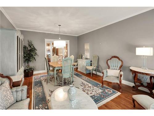 24 Cross Street, Welland, ON - Indoor Photo Showing Living Room