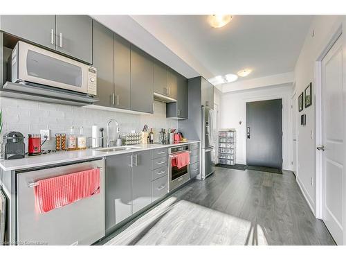 325-3220 William Colston Avenue N, Oakville, ON - Indoor Photo Showing Kitchen