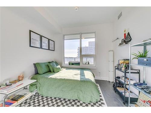 325-3220 William Colston Avenue N, Oakville, ON - Indoor Photo Showing Bedroom