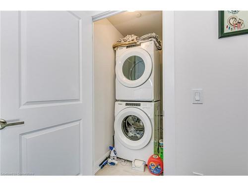 325-3220 William Colston Avenue N, Oakville, ON - Indoor Photo Showing Laundry Room