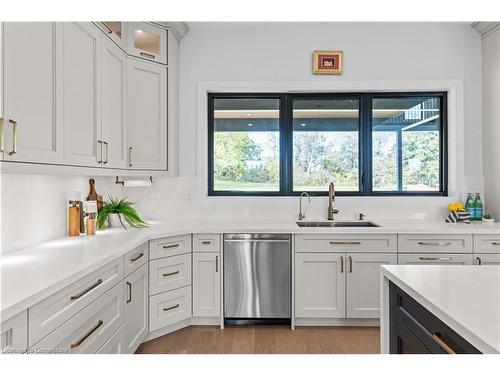 8920 Wellington Rd 124 Road, Erin, ON - Indoor Photo Showing Kitchen