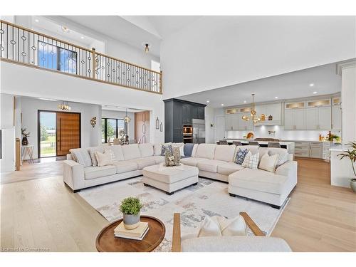 8920 Wellington Rd 124, Erin, ON - Indoor Photo Showing Living Room