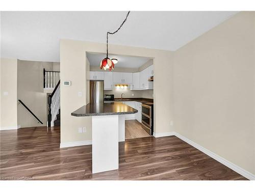 24-1 Peebles Street, Caledonia, ON - Indoor Photo Showing Kitchen