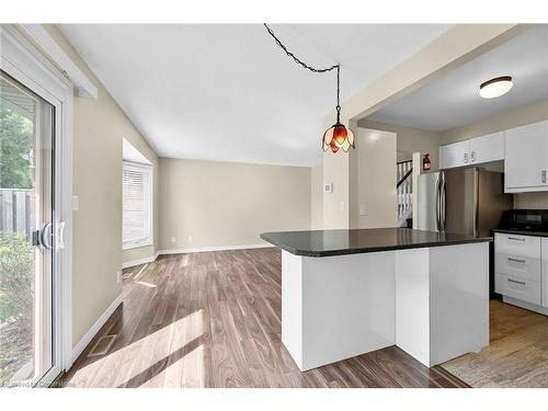 24-1 Peebles Street, Caledonia, ON - Indoor Photo Showing Kitchen