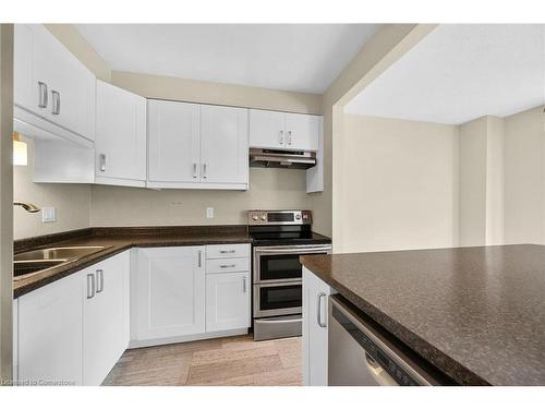 24-1 Peebles Street, Caledonia, ON - Indoor Photo Showing Kitchen With Double Sink