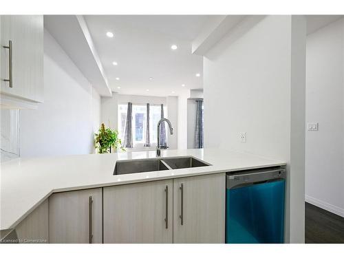 70-30 Times Square Boulevard, Hamilton, ON - Indoor Photo Showing Kitchen With Double Sink With Upgraded Kitchen