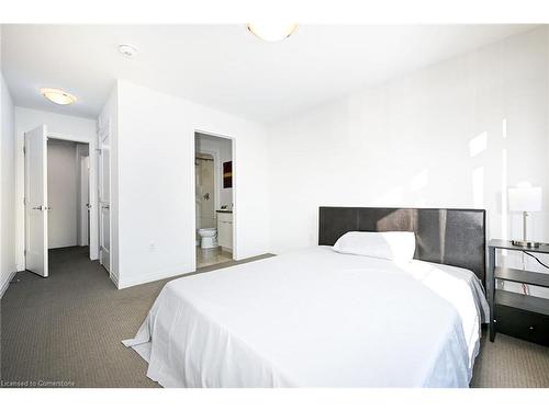 70-30 Times Square Boulevard, Hamilton, ON - Indoor Photo Showing Bedroom