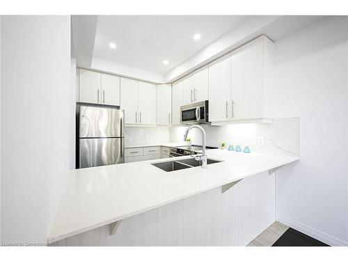 70-30 Times Square Boulevard, Hamilton, ON - Indoor Photo Showing Kitchen With Double Sink With Upgraded Kitchen