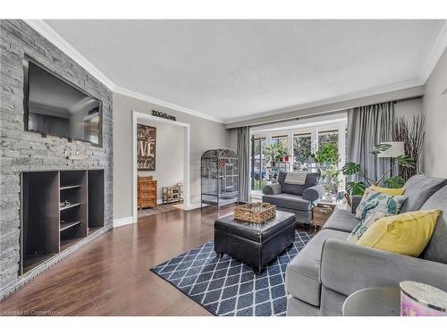 12 Mcnab Place, Caledonia, ON - Indoor Photo Showing Living Room With Fireplace