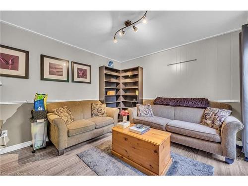 12 Mcnab Place, Caledonia, ON - Indoor Photo Showing Living Room