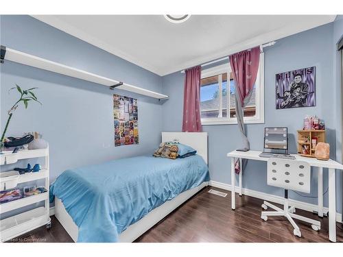 12 Mcnab Place, Caledonia, ON - Indoor Photo Showing Bedroom