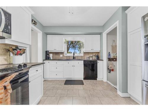 12 Mcnab Place, Caledonia, ON - Indoor Photo Showing Kitchen