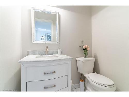 59 Regent Avenue, Hamilton, ON - Indoor Photo Showing Bathroom