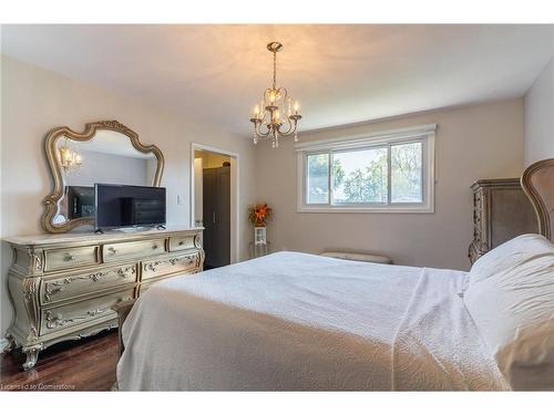 59 Regent Avenue, Hamilton, ON - Indoor Photo Showing Bedroom