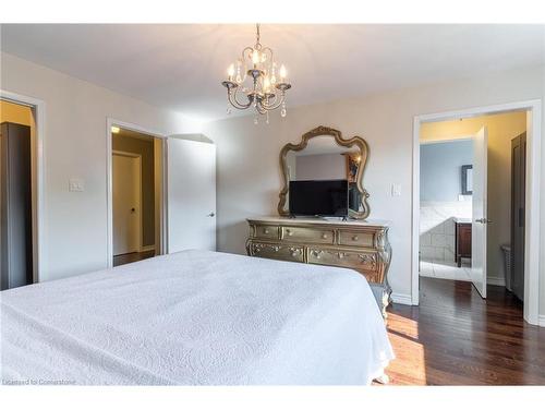 59 Regent Avenue, Hamilton, ON - Indoor Photo Showing Bedroom