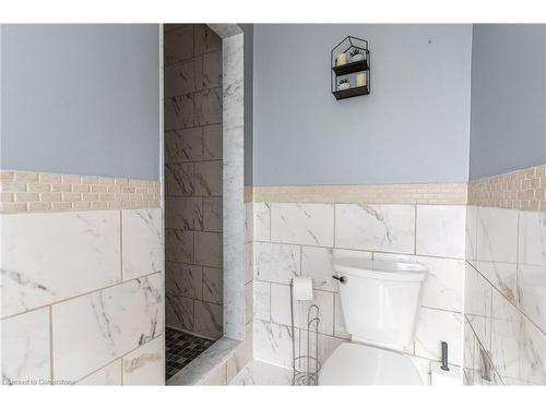 59 Regent Avenue, Hamilton, ON - Indoor Photo Showing Bathroom