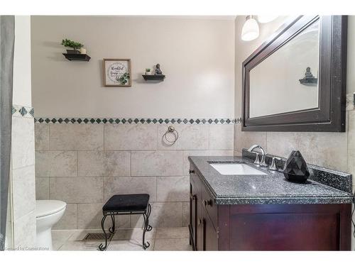 59 Regent Avenue, Hamilton, ON - Indoor Photo Showing Bathroom