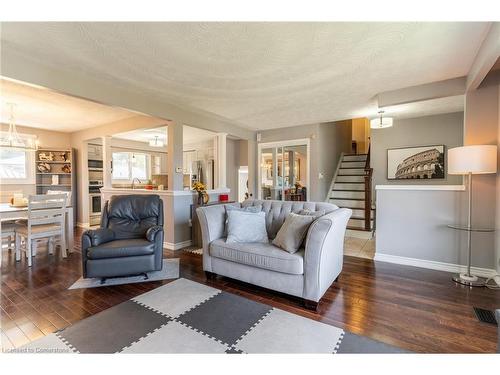 59 Regent Avenue, Hamilton, ON - Indoor Photo Showing Living Room