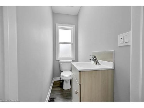 210 Queen Street S, Simcoe, ON - Indoor Photo Showing Bathroom