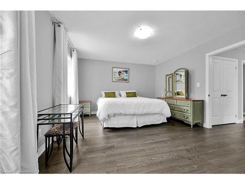 210 Queen Street S, Simcoe, ON - Indoor Photo Showing Bedroom