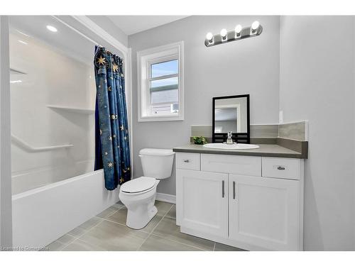 210 Queen Street S, Simcoe, ON - Indoor Photo Showing Bathroom