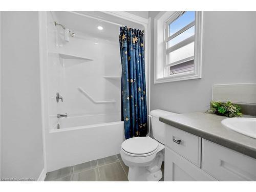 210 Queen Street S, Simcoe, ON - Indoor Photo Showing Bathroom