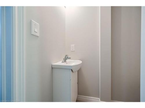 210 Queen Street S, Simcoe, ON - Indoor Photo Showing Bathroom