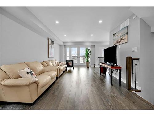 210 Queen Street S, Simcoe, ON - Indoor Photo Showing Living Room