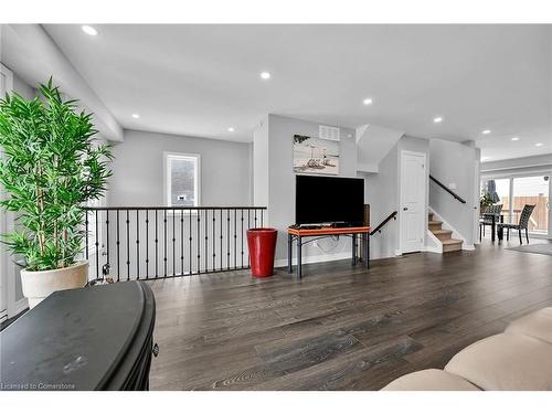 210 Queen Street S, Simcoe, ON - Indoor Photo Showing Living Room