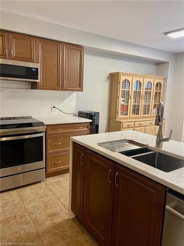 44 Pelech Crescent, Hamilton, ON - Indoor Photo Showing Kitchen With Double Sink