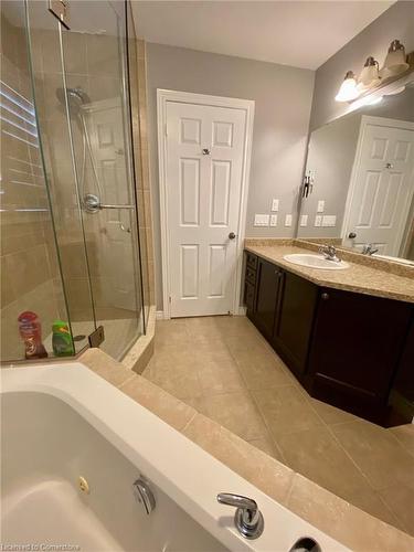 44 Pelech Crescent, Hamilton, ON - Indoor Photo Showing Bathroom