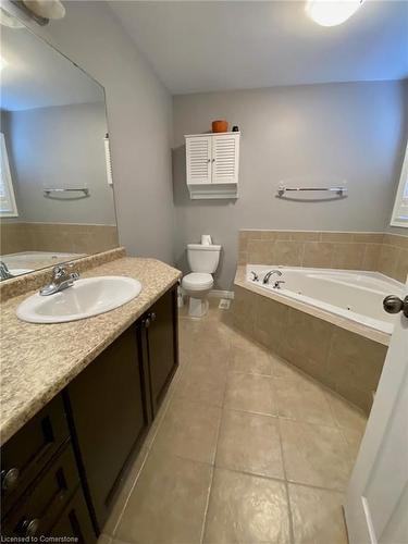 44 Pelech Crescent, Hamilton, ON - Indoor Photo Showing Bathroom