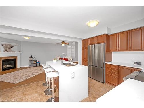 44 Pelech Crescent, Hamilton, ON - Indoor Photo Showing Kitchen