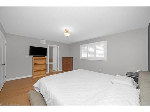 44 Pelech Crescent, Hamilton, ON - Indoor Photo Showing Bedroom