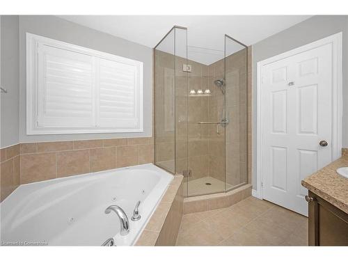 44 Pelech Crescent, Hamilton, ON - Indoor Photo Showing Bathroom