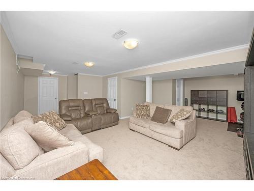 44 Pelech Crescent, Hamilton, ON - Indoor Photo Showing Living Room