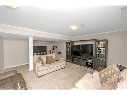 44 Pelech Crescent, Hamilton, ON - Indoor Photo Showing Living Room