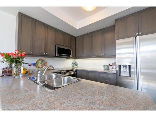 4173 Palermo Common, Burlington, ON - Indoor Photo Showing Kitchen With Double Sink With Upgraded Kitchen