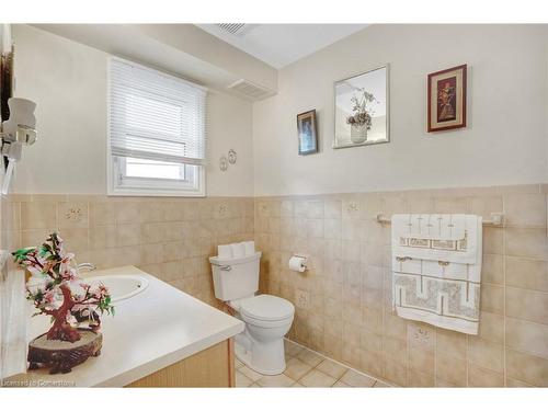 2 Mark Place, Hamilton, ON - Indoor Photo Showing Bathroom