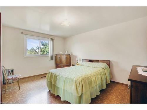 2 Mark Place, Hamilton, ON - Indoor Photo Showing Bedroom