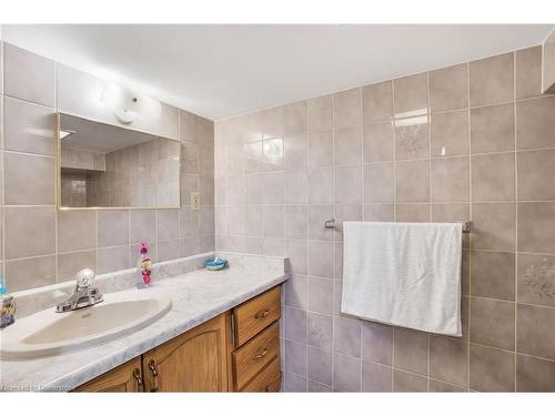 2 Mark Place, Hamilton, ON - Indoor Photo Showing Bathroom